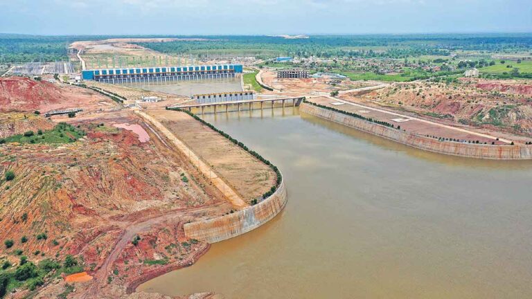 మనలో ఎవరూ సరైనవారు కాదు!