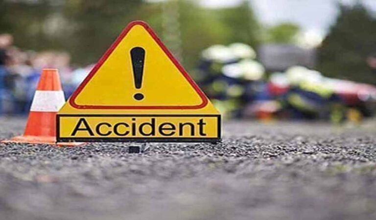 Man, daughter killed in tractor, auto rickshaw crash in Mancherial