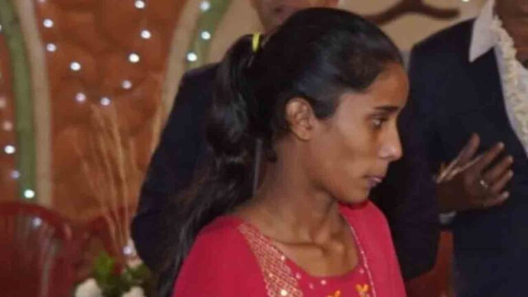 పెళ్లి మధ్యలోనే ఓ మహిళ రూ.20 లక్షల నగలు అపహరించింది