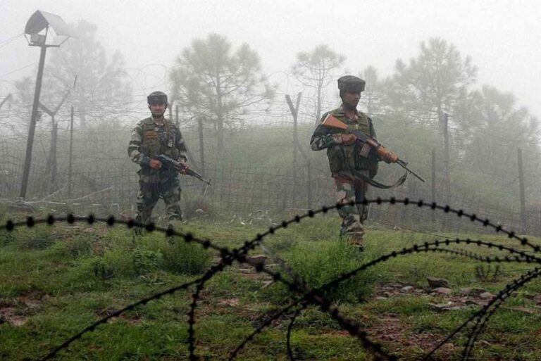 పొగమంచు కారణంగా పాకిస్థాన్లోకి ప్రవేశించిన భారత సైనికులు