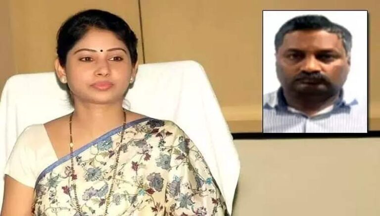 స్మితా సబర్వాల్ ఇంట్లోకి చొరబడిన డిప్యూటీ తహసీల్దార్ సస్పెన్షన్