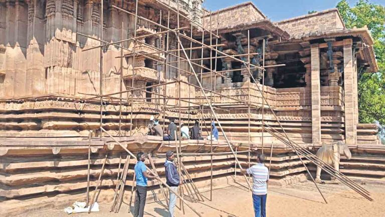 రామప్ప శిల్పం యొక్క రసాయన క్లీనింగ్