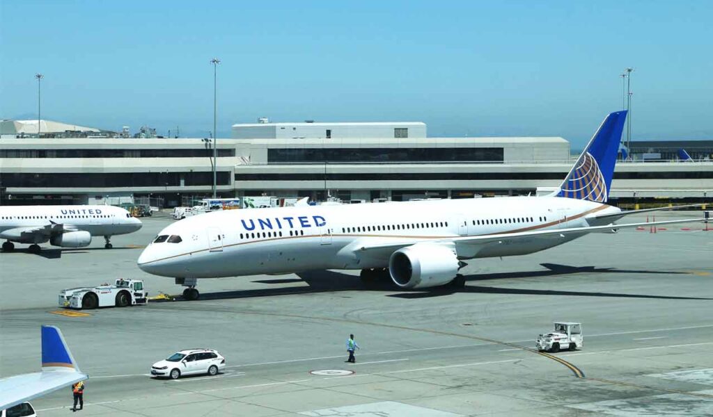 Technical Glitch Delays 10 000 Flights In And Out Of Us Cancels 1 300