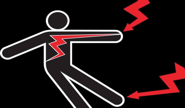 Telangana: Man electrocuted by villagers for stealing power lines