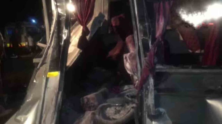 అయోధ్యలో ట్రక్కు, బస్సు ఢీ.. ఏడుగురు మృతి – నమస్తే తెలంగాణ