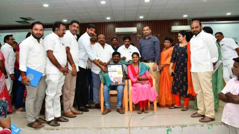 దళిత బంధు |దళిత బంధు భవిష్యత్తుకు వెలుగు: గంగుల-నమస్తే తెలంగాణ మంత్రి