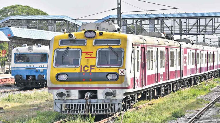 ప్రధాని రైలుకు మ్యాప్ లేదు.. ఎక్కువ రచ్చ.. తక్కువ అభివృద్ధి..