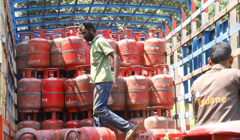 Price of commercial LPG cylinders cut by Rs 171.5 per unit