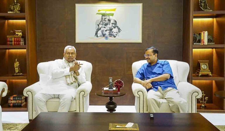 Delhi decree: Nitish Kumar meets Kejriwal, extends support for AAP govt