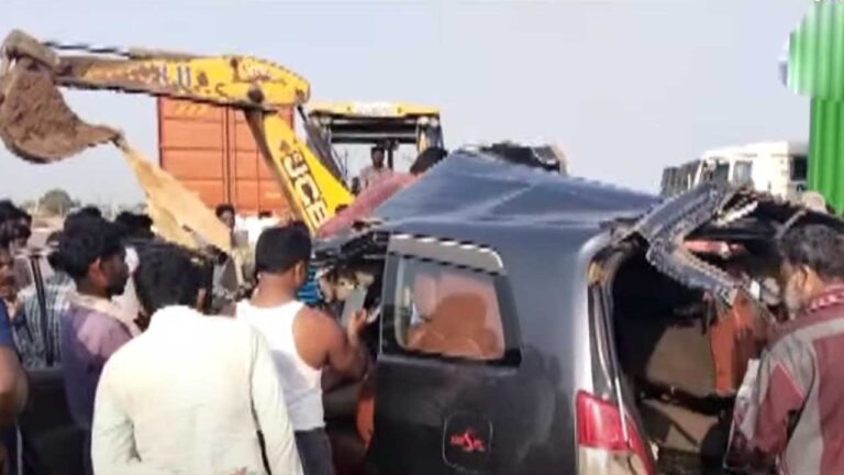 ఆగి ఉన్న కంటైనర్ను ఢీకొన్న కారు.. ముగ్గురు మృతి, ఐదుగురికి గాయాలు – నమస్తే తెలంగాణ