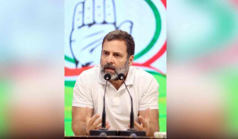Hate market closes, love shop opens in Karnataka: Rahul