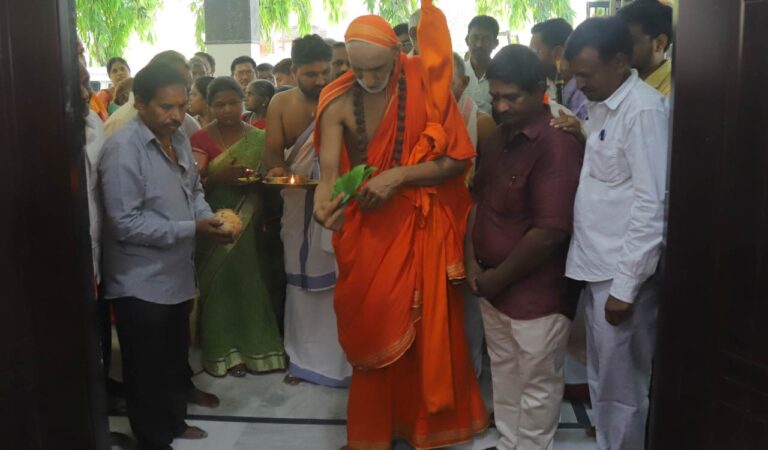 Mancherial: Philanthropist, yoga practitioner raises Rs 1.5 lakh for Sri Bhagavadgeeta Adyayana Mandali complex