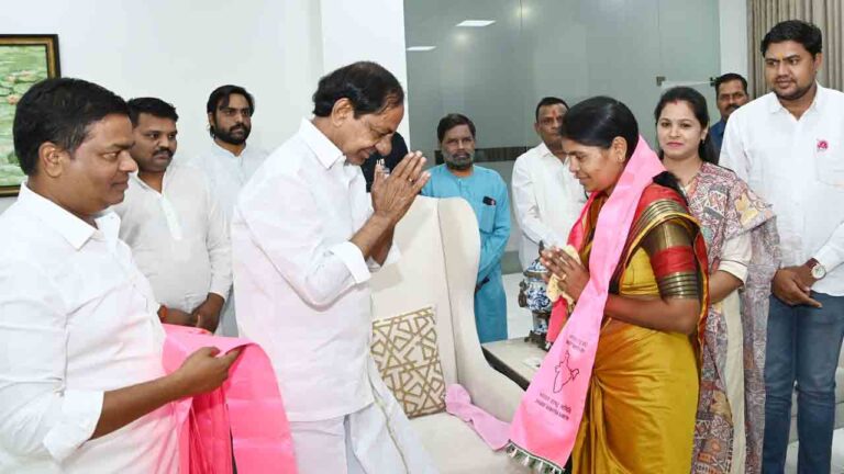 BRS Party |BRSలో చేరిన మహారాష్ట్ర మహిళా నేతలు..CM KCR ఆహ్వానం – Namasthe Telangana