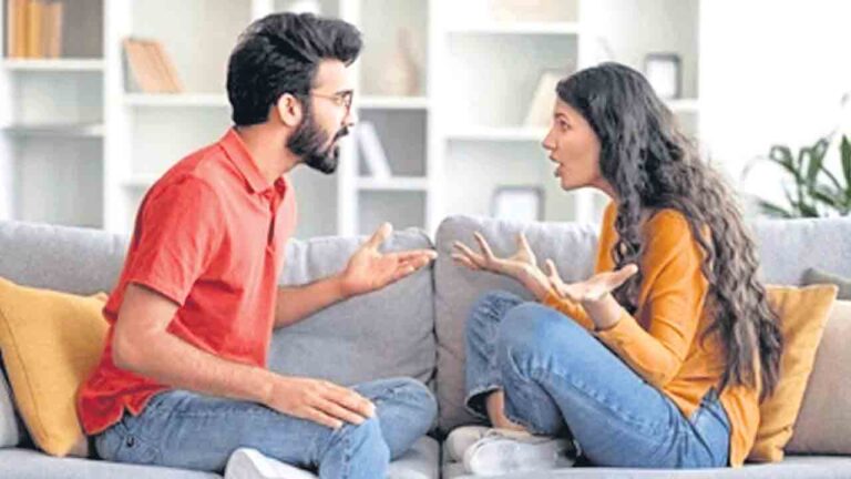 మా కుటుంబం పెద్దల ఏర్పాటు.. రోజూ తిట్లు.. మా మధ్య ప్రేమ లేదా?