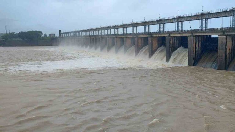 తాలిపేరు ప్రాజెక్టు తాలిపేరు ప్రాజెక్టుకు తీవ్ర వరద.. 22 స్లూయిస్ గేట్లు ఎత్తివేత – నమస్తే తెలంగాణ