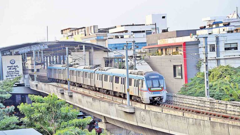 హైదరాబాద్ మెట్రోలోని నమస్తే తెలంగాణ సెంటర్లో ఒక సంగ్రహావలోకనం