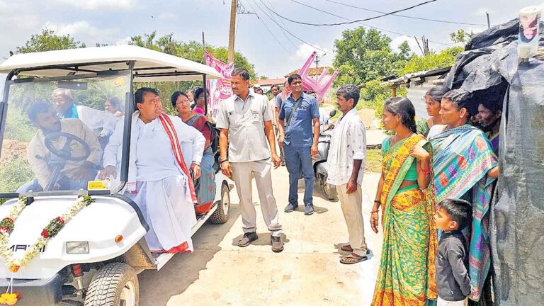 స్పీకర్ బోచారం ఇంటి బిడ్డను నిర్మించి.. ప్రదానం చేస్తారు.. పూల రేకుల షెడ్డును తాకిన స్పీకర్ – నమస్తే తెలంగాణ