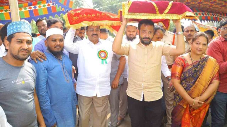 ఉర్సు ఉత్సవాల్లో మంత్రి తుమ్మల