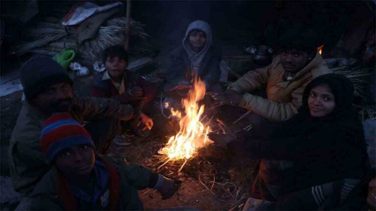 Cold wave | ఉత్తరాదిలో చంపేస్తున్న చలి.. ఢిల్లీలో 4 డిగ్రీలకు కనిష్ట ఉష్ణోగ్రతలు.. Videos-Namasthe Telangana