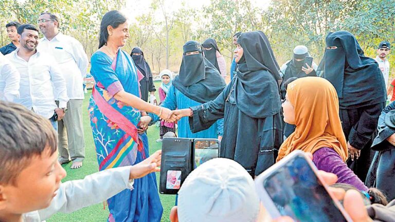 పార్కుల అభివృద్ధికి కృషి-Namasthe Telangana