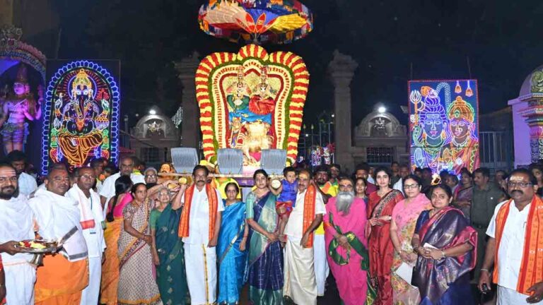 శ్రీశైలం ఆలయంలో వైభవంగా కొనసాగుతున్న బ్రహ్మోత్సవాలు-Namasthe Telangana