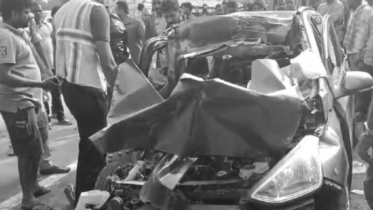 ఆగి ఉన్న లారీని ఢీ కొట్టిన కారు.. ఇద్దరికి తీవ్ర గాయాలు-Namasthe Telangana