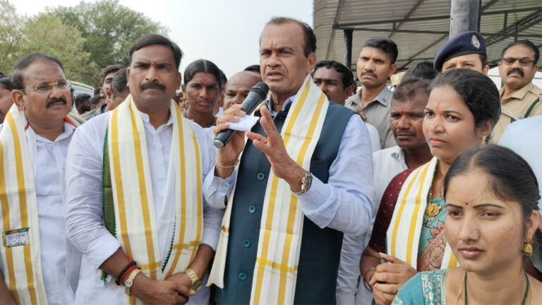 Komatireddy Venkat Reddy | ప్రతి ఒక్కరికీ ప్రభుత్వ ఉద్యోగం ఇవ్వలేం.. మంత్రి కోమటిరెడ్డి-Namasthe Telangana