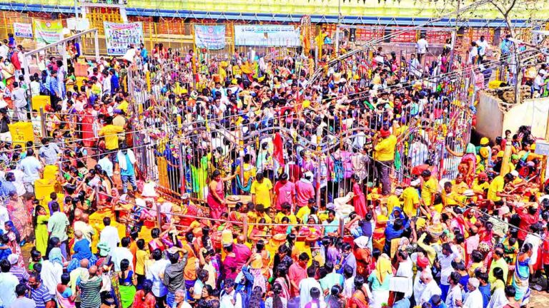 మేడారం.. జనసంద్రం