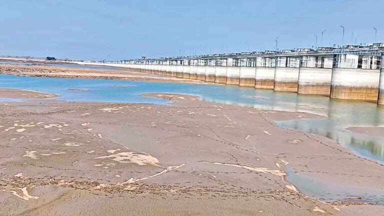 Annaram Barrage | అన్నారం బరాజ్ ఖాళీ.. ఇన్వెస్టిగేషన్ పనులకు లైన్ క్లియర్-Namasthe Telangana