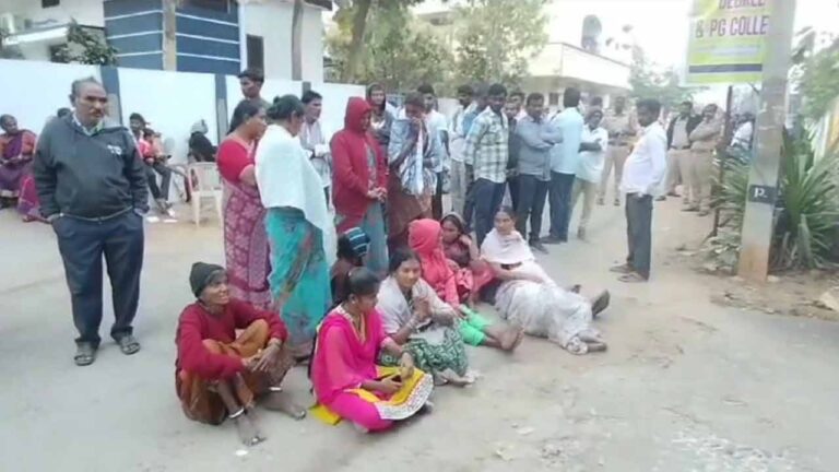 ఇద్దరు విద్యార్థినుల ఆత్మహత్య.. భువనగిరి తీవ్ర ఉద్రిక్తత-Namasthe Telangana