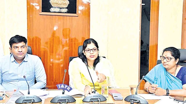 నాటిన ప్రతి మొక్కనూ సంరక్షించాలి-Namasthe Telangana