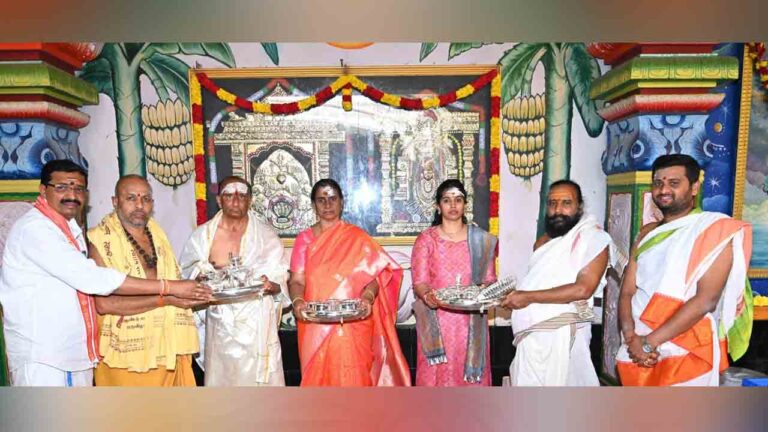 శ్రీశైల దేవస్థానానికి బంగారం, వెండి వస్తువుల విరాళం..!-Namasthe Telangana