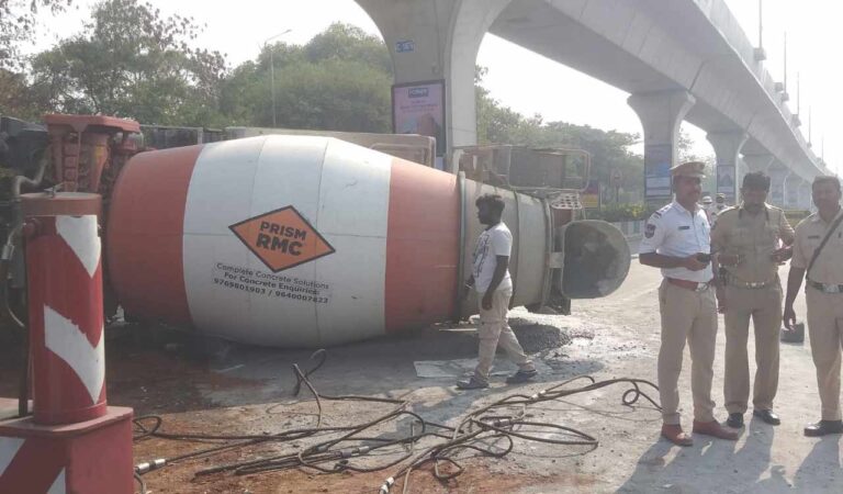 Concrete mixer truck loses control, crashes into median on Tarnaka-Mettuguda stretch-Telangana Today
