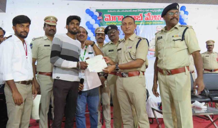Over 800 candidates get placement in police mega job mela in Asifabad-Telangana Today