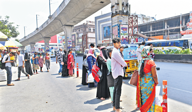 Lack of bus shelters hits commuters hard-Telangana Today