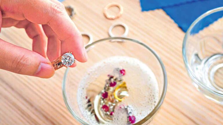 Jewelry | నిగనిగలు కాపాడుకుందాం.. ఆభరణాలను ఇలా శుభ్రం చేసుకోండి..