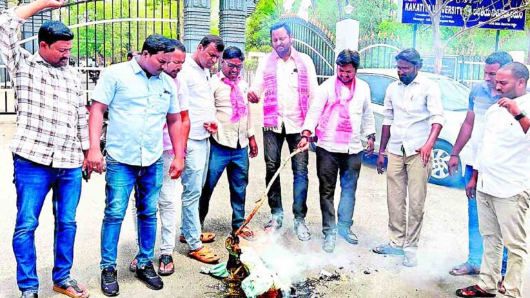 కడియం వెంటనే రాజీనామా చేయాలి