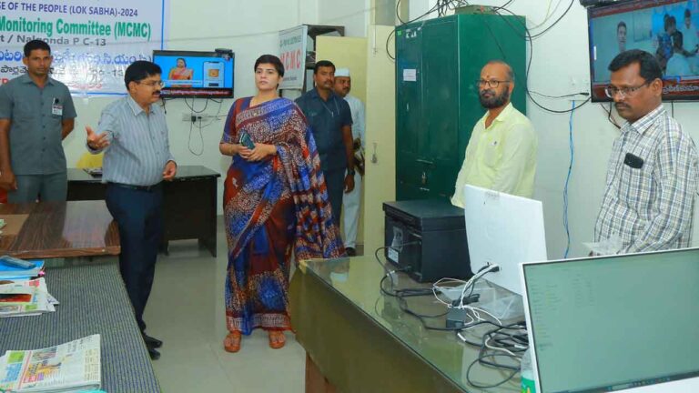 పోస్టల్ బ్యాలెట్ సౌకర్యం వినియోగించుకోవాలి