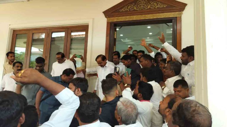 ఉమ్మడి కరీంనగర్ జిల్లా పర్యటనకు బయల్దేరిన కేసీఆర్-Namasthe Telangana